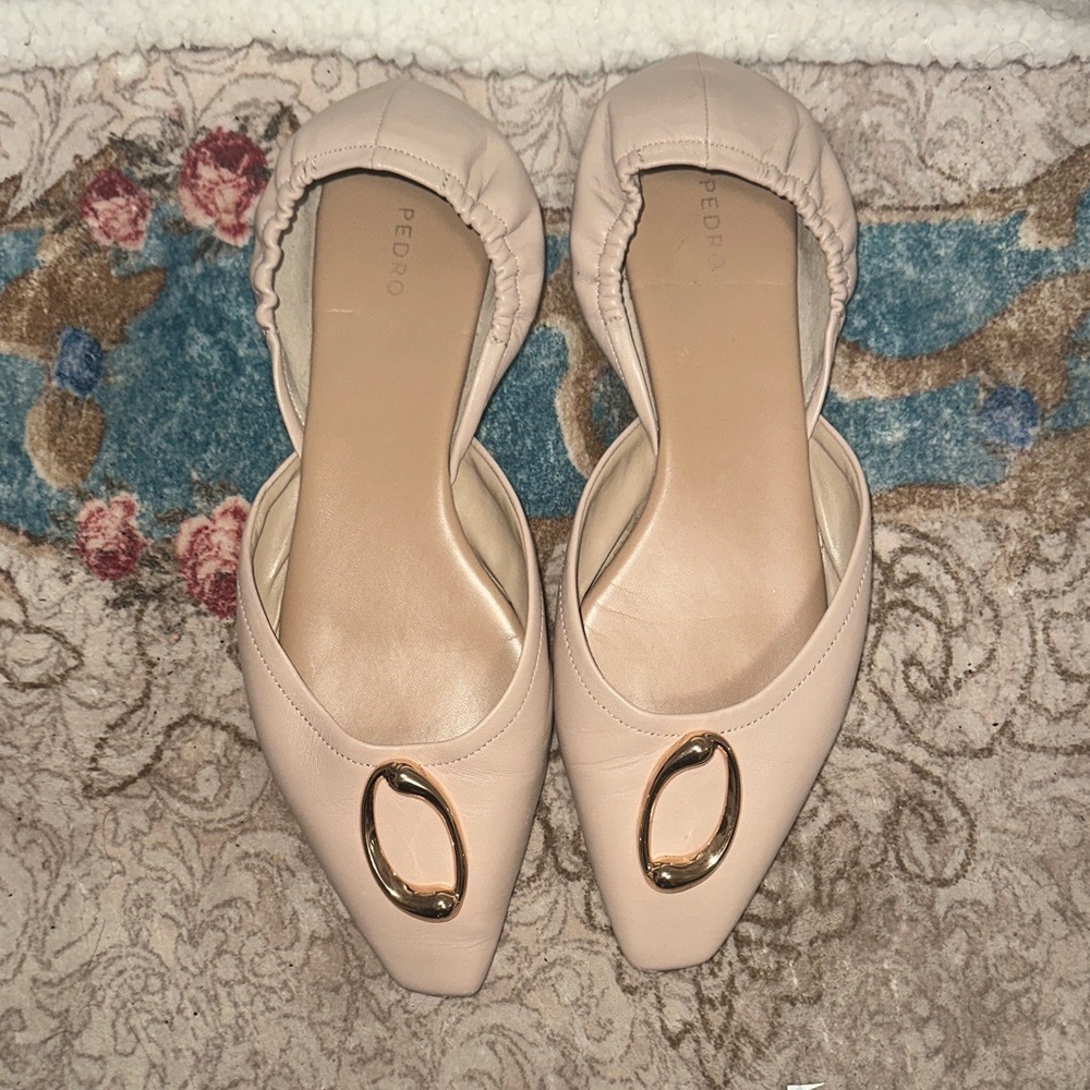 Italian maid, leather flats buy PEDRO
Women's Cream Flats with Gold Accent